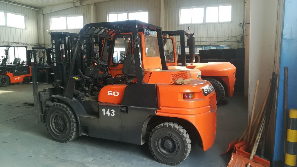 現(xiàn)代內燃叉車.jpg